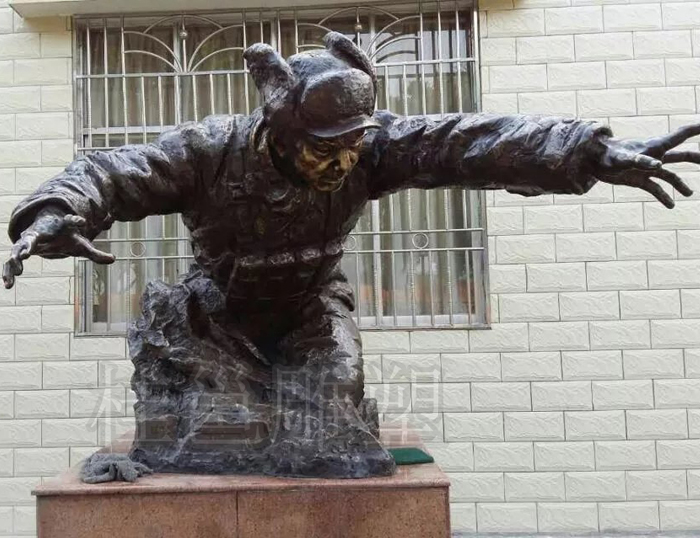 广东生产人物铜雕塑定制