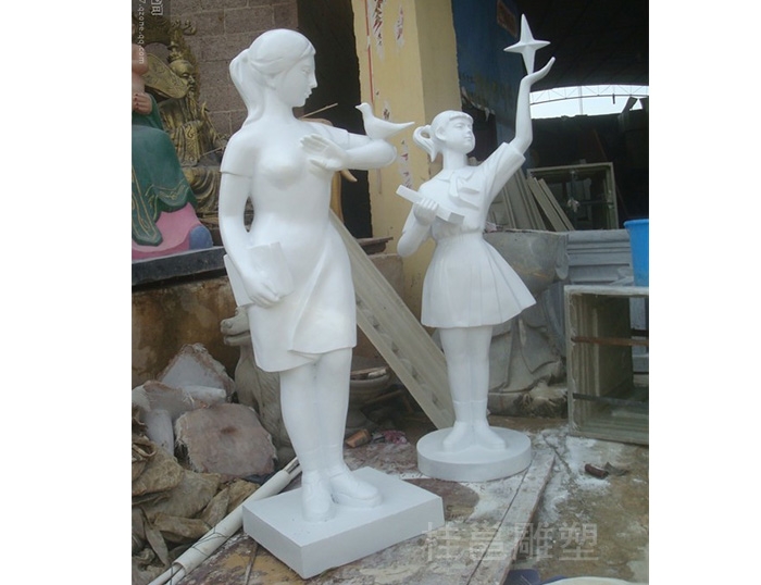 南宁华佳学校所制作的校园雕塑