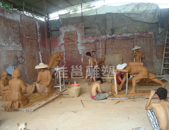 本厂为广州番禺区石楼镇文化广场所做的渔民纪念群雕泥稿